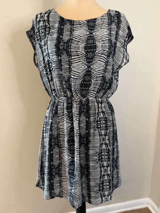 Dresses & Skirts - Nine Bird black & white mini dress abstract stripes cap sleeves SZ LG